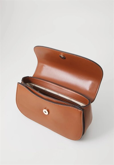 GUESS KADIN OMUZ ÇANTASI VG949321-COGNAC