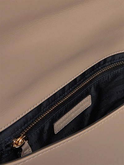 TOMMY HILFIGER KADIN OMUZ ÇANTASI AW0AW17454-AFE