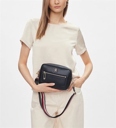 TOMMY HILFIGER KADIN OMUZ ÇANTASI AW0AW15864-DW6