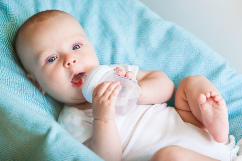 6 Aylık Bebek Kaç cc Mama İçer? Uzman Görüşleri ve Öneriler