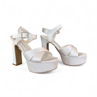 Kadın Çapraz Bantlı Kalın Topuklu Açık Ayakkabı Beyaz Saten