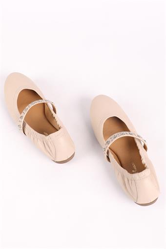 Kadın Hakiki Deri Taş Detaylı Üstten Bantlı Katlanabilir Babet Ayakkabı Bej