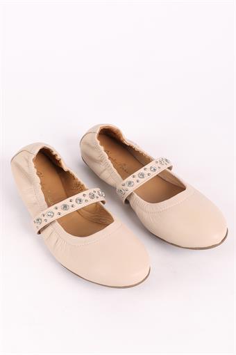 Kadın Hakiki Deri Taş Detaylı Üstten Bantlı Katlanabilir Babet Ayakkabı Bej