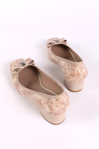 Kadın Hakiki Deri Kroko Desenli Topuklu Babet Ayakkabı Bej