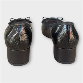 Kadın Hakiki Deri Kroko Desenli Topuklu Babet Ayakkabı Siyah