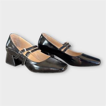 Kadın Hakiki Deri Üstten Bantlı Küt Burunlu Kalın Topuklu Ayakkabı Siyah Rugan