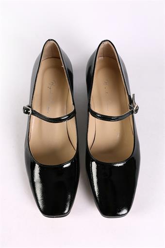 Kadın Hakiki Deri Üstten Bantlı Küt Burunlu Kalın Topuklu Ayakkabı Siyah Rugan