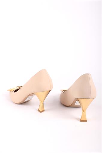 Kadın Toka Detaylı Sivri Burun Stiletto Kadeh Topuklu Ayakkabı Bej Saten