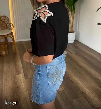 İPKYL OMUZ TAŞLI SİYAH TSHIRT 