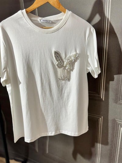 TAŞLI KELEBEK FİGÜRLÜ BEYAZ KADIN T-SHIRT