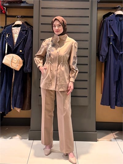 KOL İŞLEMELİ PANTOLON TAKIM CAMEL