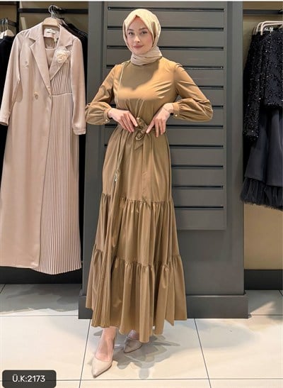 FİYONK DETAYLI ELBİSE CAMEL