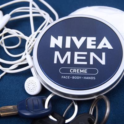 NIVEA Men Creme Erkek Bakım Kremi 30ml,El, Yüz ve Vücut Nemlendirici Krem,Hızlı Emilir, Yapışkan His Bırakmaz