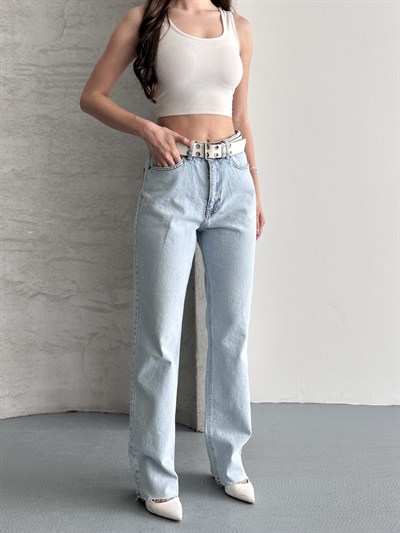 Paça Kesik Detaylı Jean