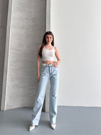 Paça Kesik Detaylı Jean