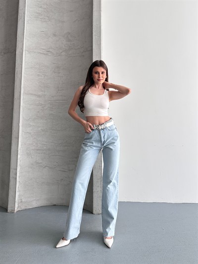 Paça Kesik Detaylı Jean