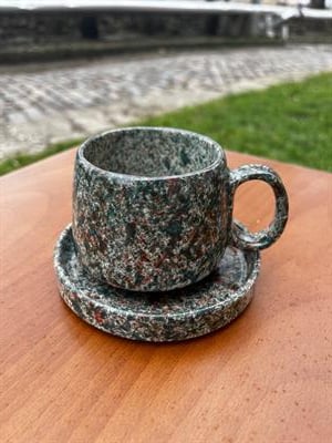 Kırmızı Benekli Yeşil Granit Dokulu Çini Tabaklı Kupa
