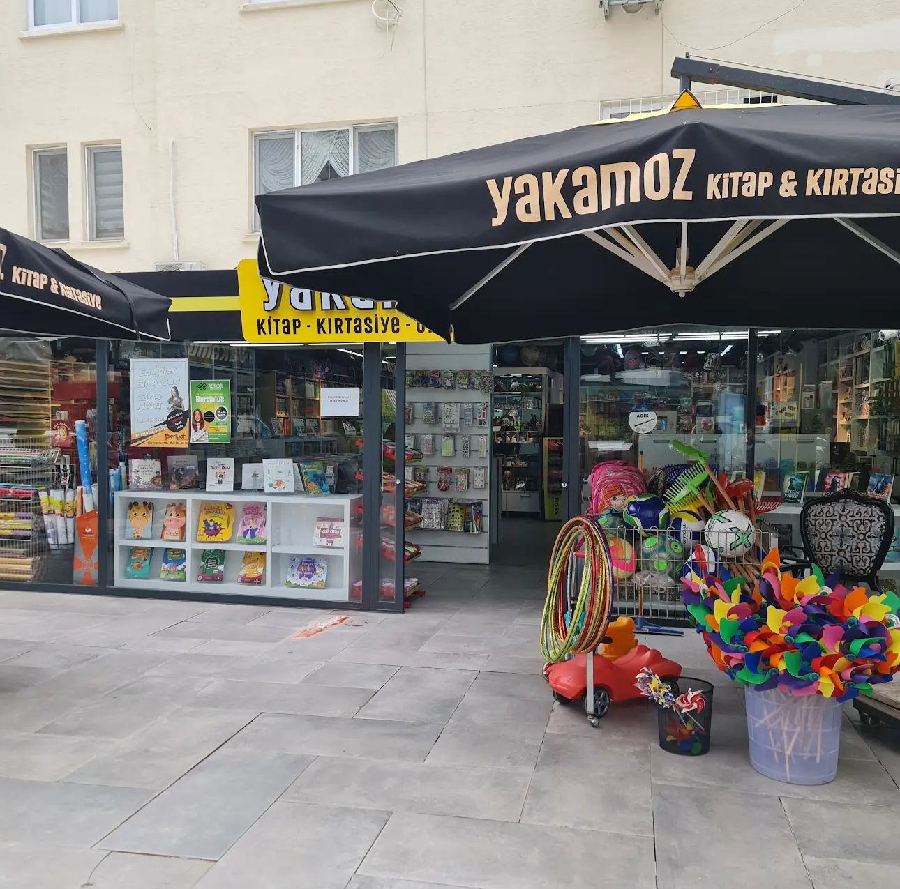 Yakamoz Kitap Kırtasiye Oyuncak Forum Şubesi