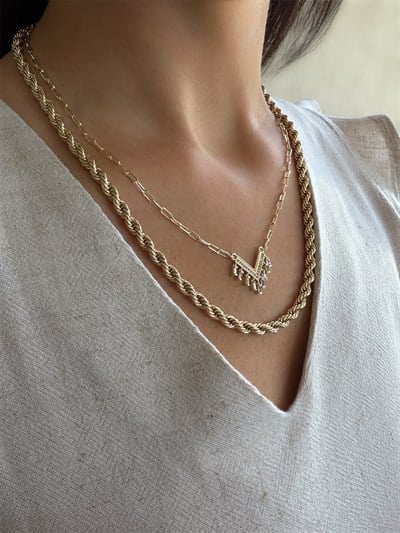 14K gold renk altın kaplama kalın burgu zincir ve zirkon taşlı tasarım sallantılı V kolye seti