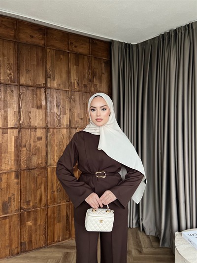 Çift Ön Detaylı Kemerli Takım- Kahve 