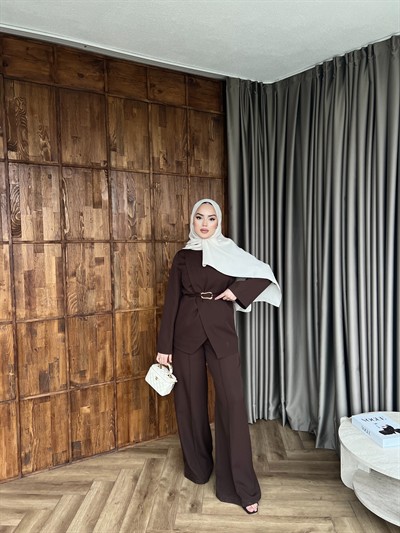 Çift Ön Detaylı Kemerli Takım- Kahve 