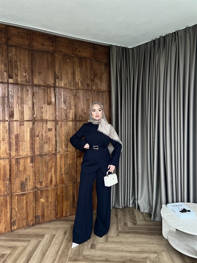 Çift Ön Detaylı Kemerli Takım- Laci 