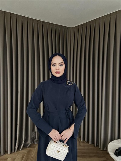 Desli Broşlu Elbise - Lacivert