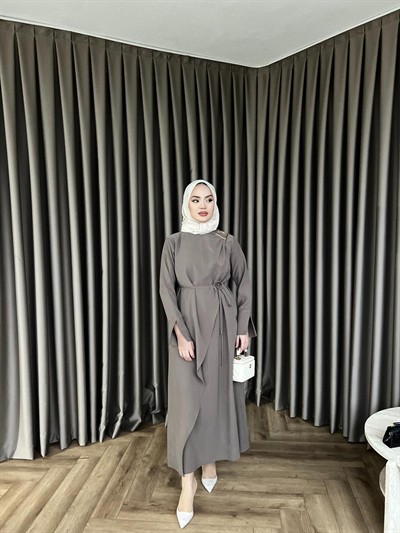 Desli Broşlu Elbise - Vizon(ÖN SİPARİŞ)