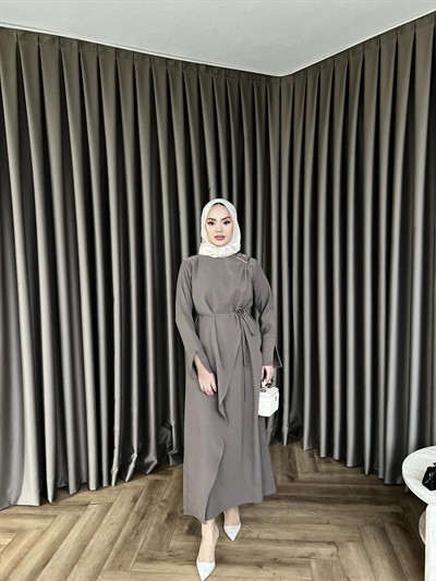 Desli Broşlu Elbise - Vizon(ÖN SİPARİŞ)