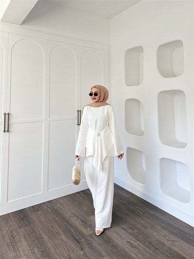 Pelin Broşlu Takım - Beyaz