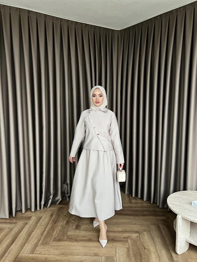 Zişan Düğmeli Etekli Takım  - Taş