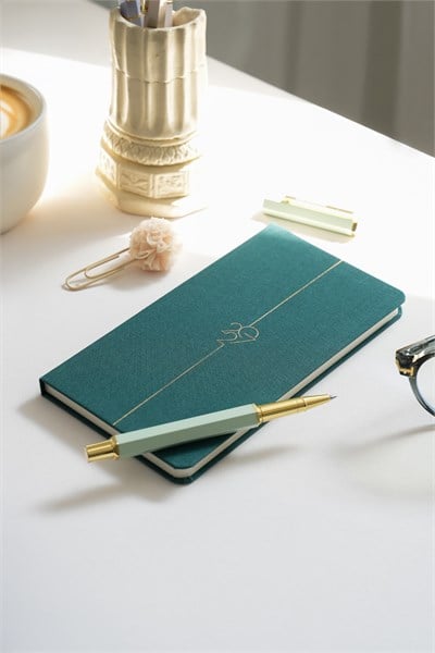 Matt Notebook 2027 Yılı Haftalık Keten 9x17 cm Cep Ajandası 12 Aylık Koyu Yeşil