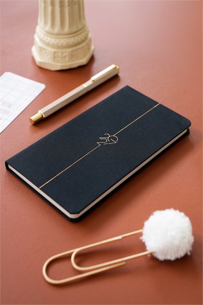 Matt Notebook 2027 Yılı Haftalık Keten 9x17 cm Cep Ajandası 12 Aylık Siyah