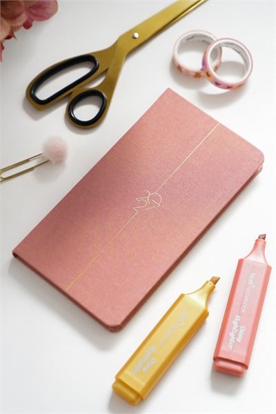 Matt Notebook 2027 Yılı Haftalık Keten 9x17 cm Cep Ajandası 12 Aylık Pembe