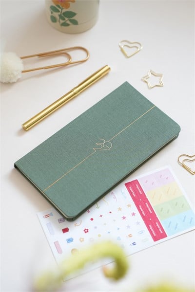 Matt Notebook 2027 Yılı Haftalık Keten 9x17 cm Cep Ajandası 12 Aylık Yeşil