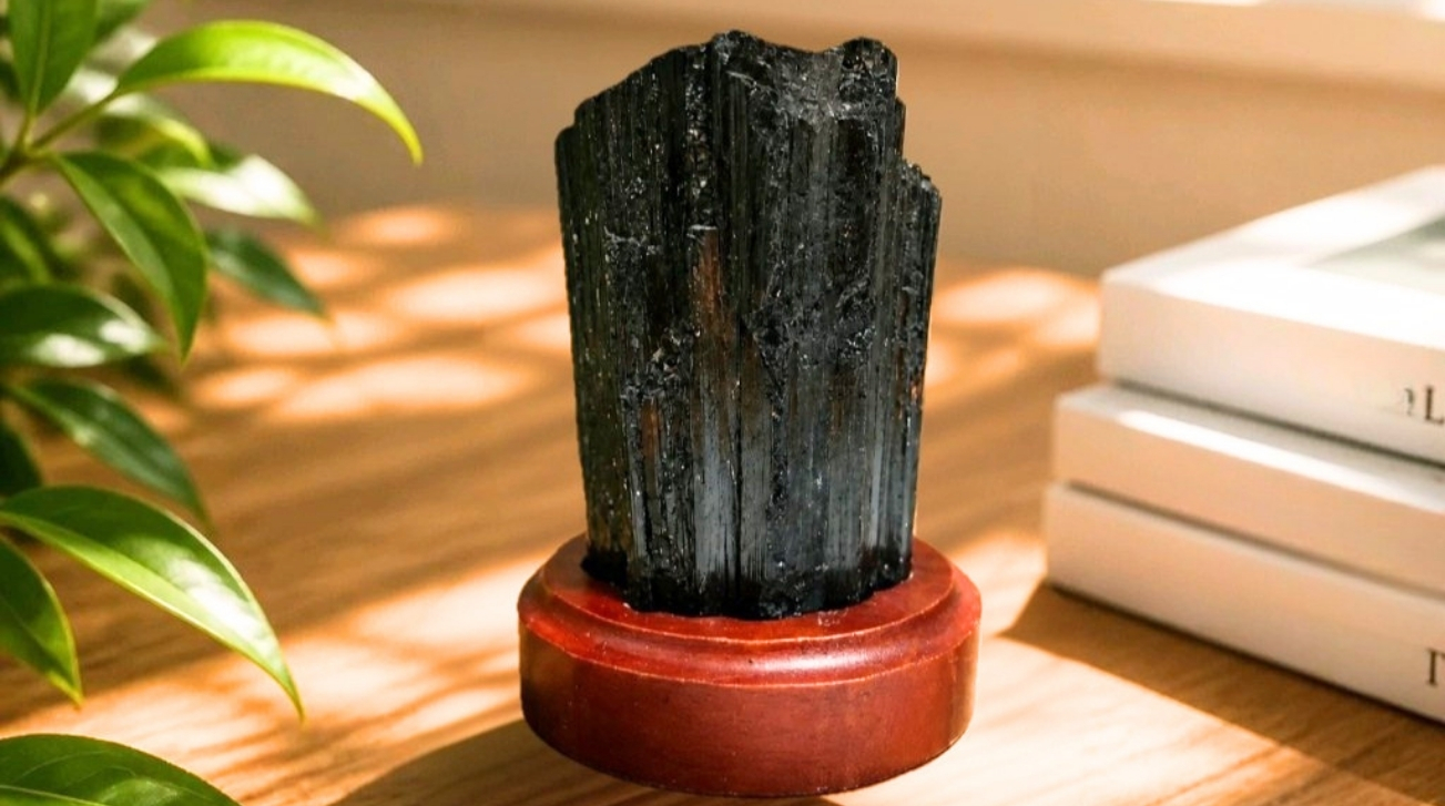 Siyah Turmalin,Schorl,Black Tourmaline,Turmalin Minerali,Siyah Turmalin Kütle,Ham Turmalin,Doğal Turmalin,Koleksiyonluk Mineral,Ham Doğal Taş,Doğal Kristal,Mineral Numunesi