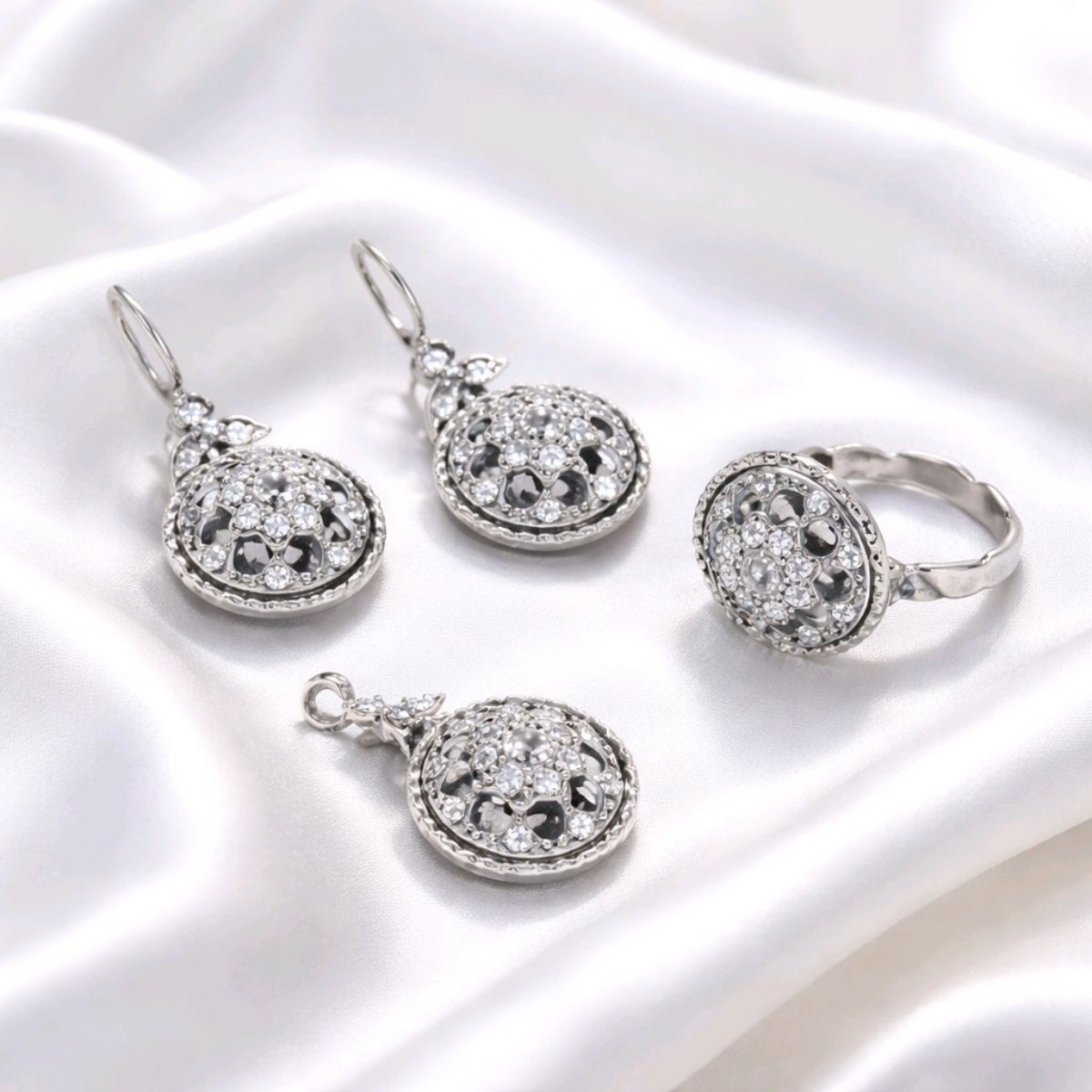 アクセサリー once Zirkon Taşlı Elmas Montür Set TK56