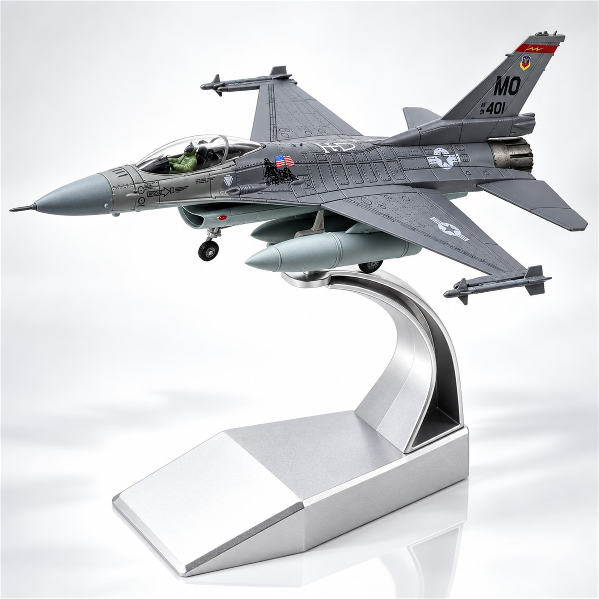 F-16C Fighting Falcon 1:100 diecast maket uçak gümüş stand üzerinde ön çapraz görünüm