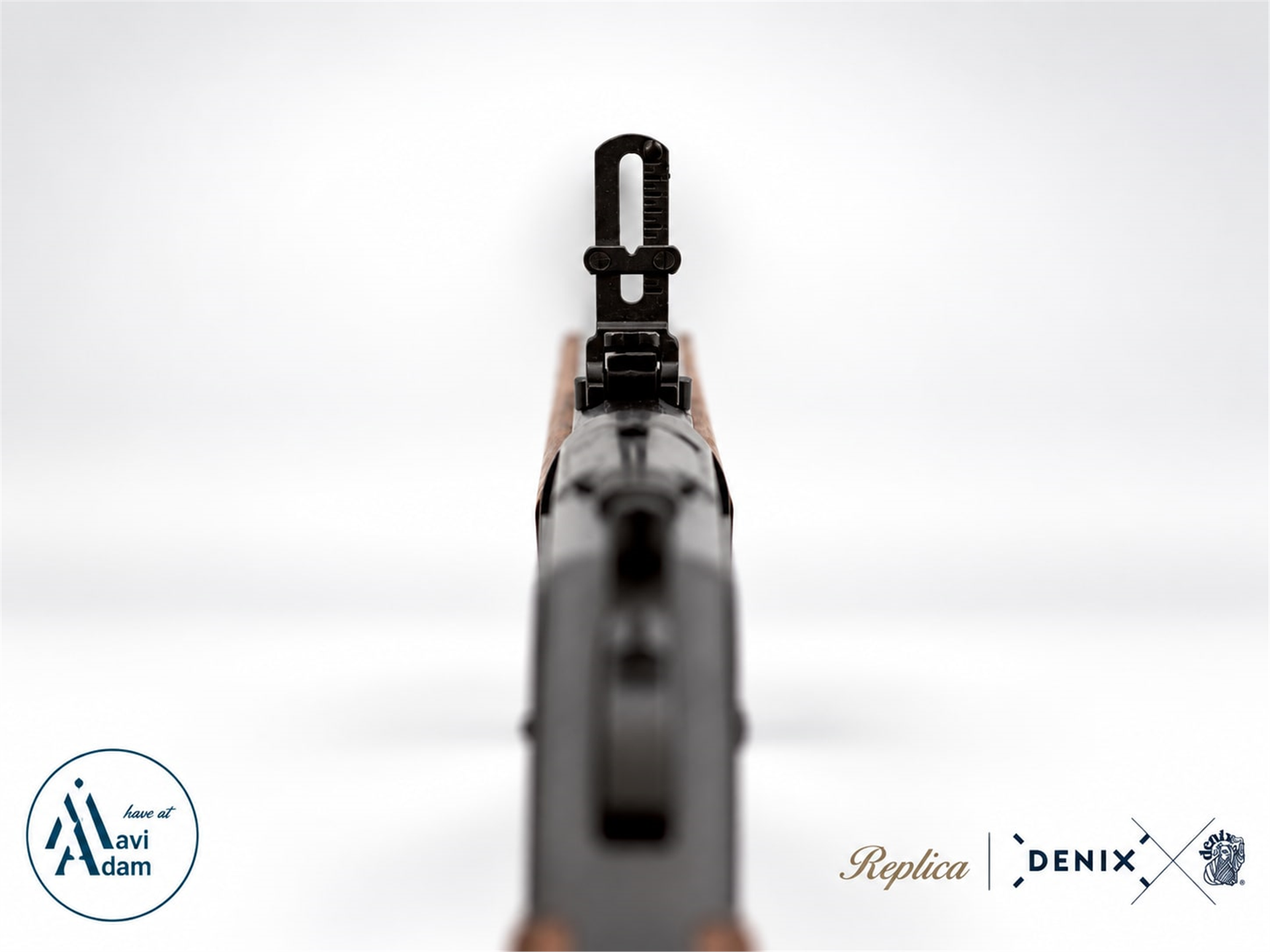 Denix 7318 Model 1873 replika tüfek siyah metal gövde alt kol mekanizması ve ahşap malzeme yakın detay MaviAdam