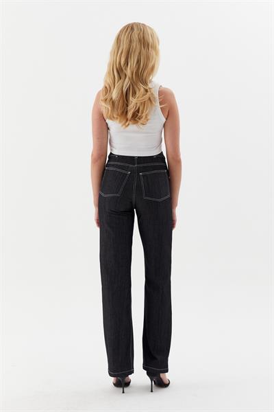 Beyaz Dikişli Slim Pantolon Siyah