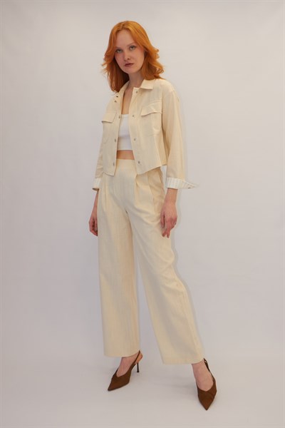 Kolları Çizgi Detaylı Takım Bej