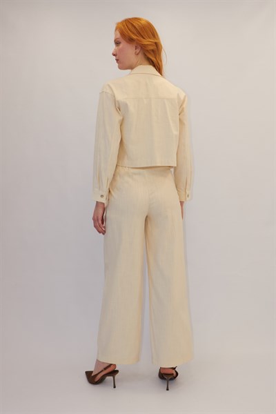 Kolları Çizgi Detaylı Takım Bej