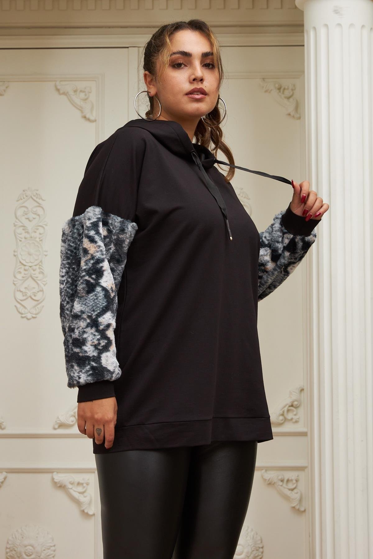 Kol Kürk Detaylı Büyük Beden Siyah Sweatshirt