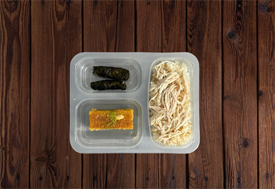 Pilav Üstü Didilmiş Tavuk Zeytinyağlı Sarma İrmik Tatlısı Menü 