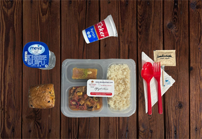 Tas Kebabı Pilav İrmik tatlılı Menü 