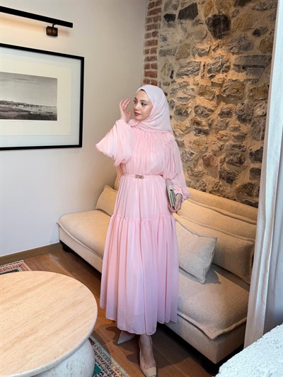 Kat Kat Büzgülü Kemer Detaylı Şifon Elbise - Pembe