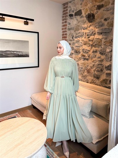 Kat Kat Büzgülü Kemer Detaylı Şifon Elbise - Yeşil