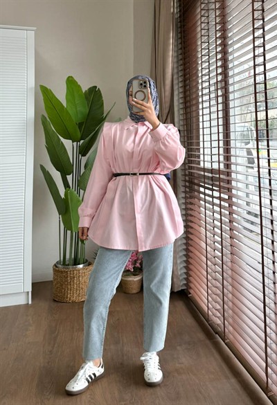 Omuz Volanlı Düğmeli Kemerli Tesettür Gömlek - Pembe
