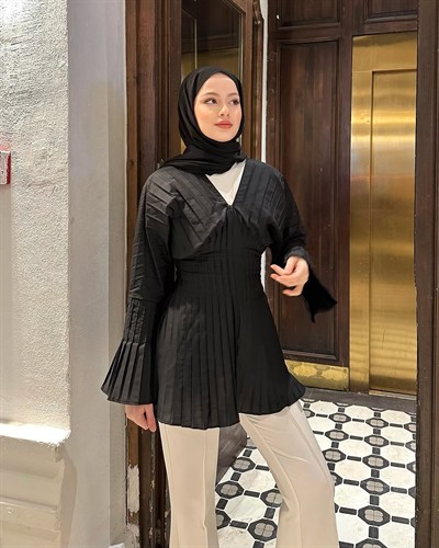 Pilise Detaylı Fermuarlı Bluz - Siyah