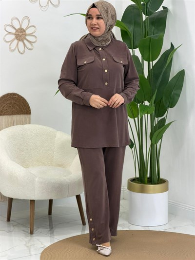 Kahve Düğme Detaylı Pantolonlu Takım